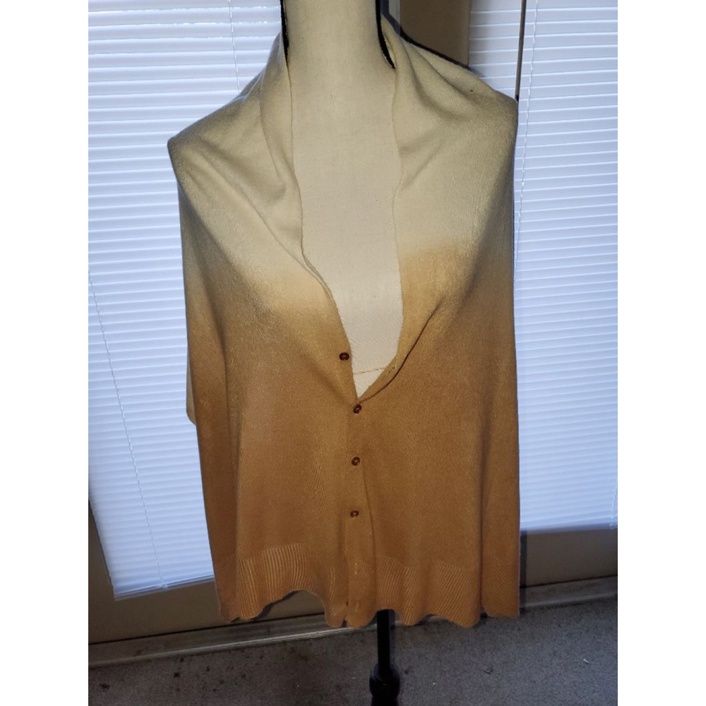 Wonderful wrap with buttons